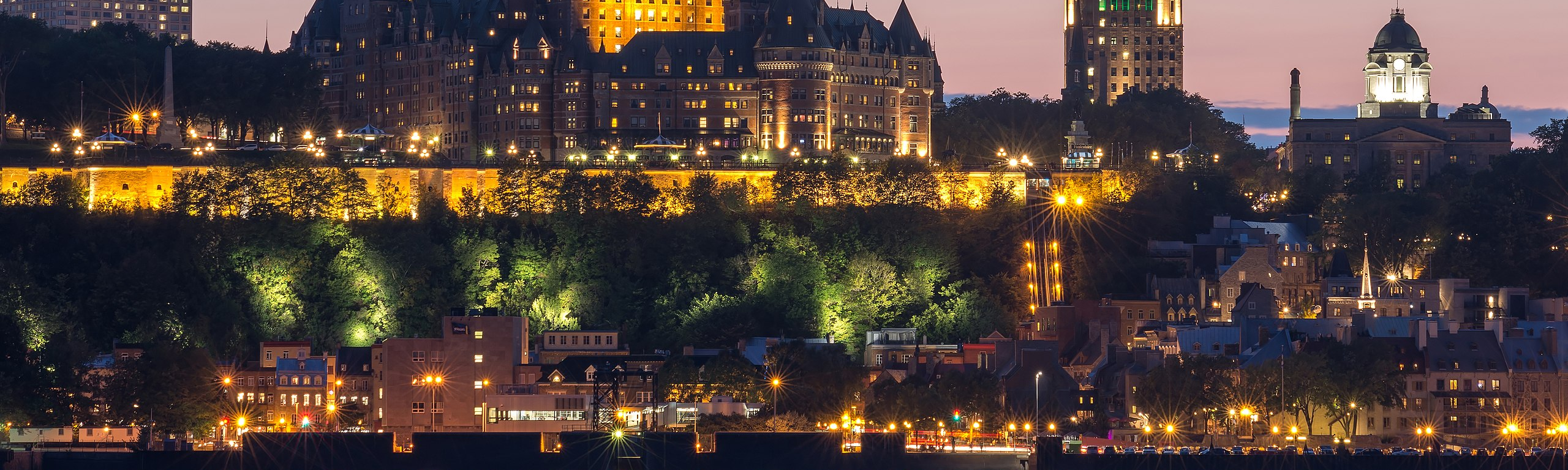 City view. Source: https://commons.wikimedia.org/wiki/File:Qu%C3%A9bec_city_at_night,_view_from_L%C3%A9vis_city.jpg